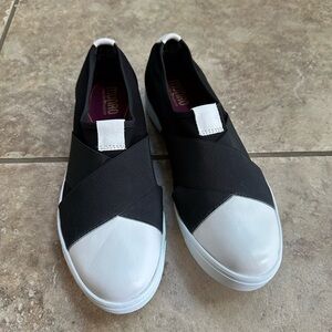 Munro Anjela Black and White Slip-On Sneaker Shoes size 6.5m